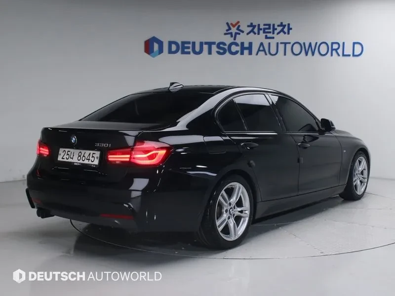 BMW 330 I M Sports Shadow, снимка 3 - Автомобили и джипове - 56098808