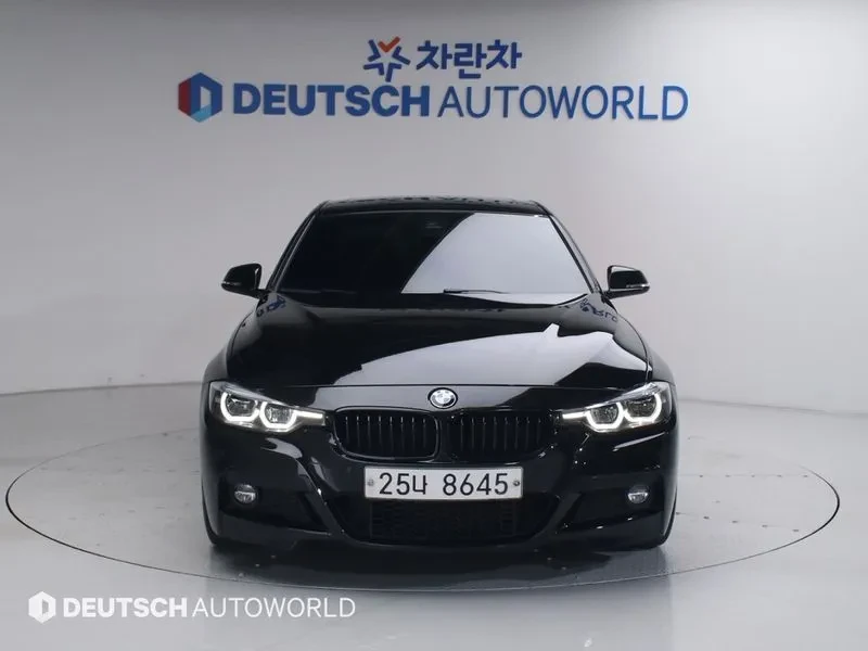 BMW 330 I M Sports Shadow, снимка 6 - Автомобили и джипове - 56098808