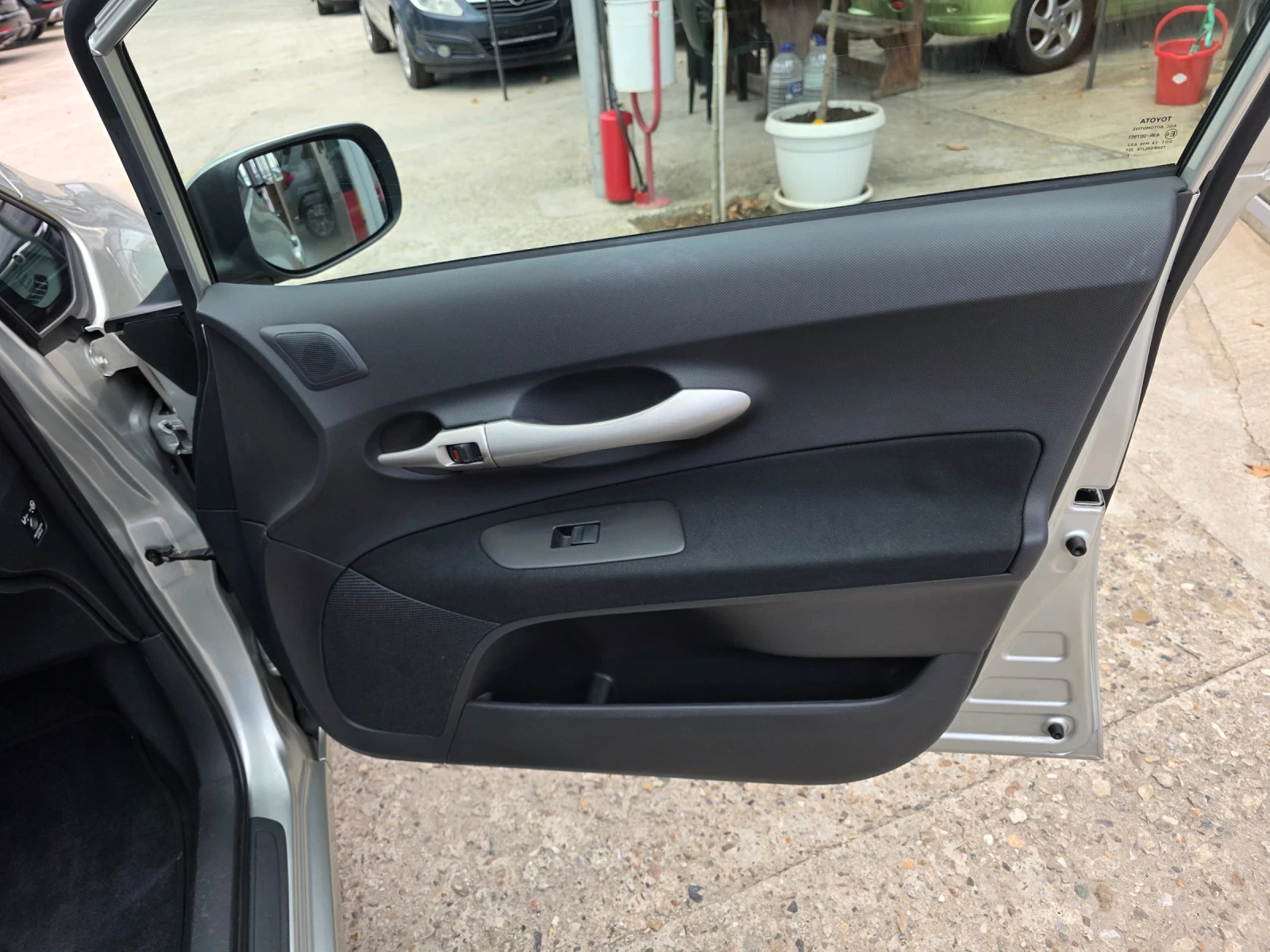 Toyota Auris 1.6 VVTI Автоматик Навигация Парктроник KeyLessGO - изображение 7