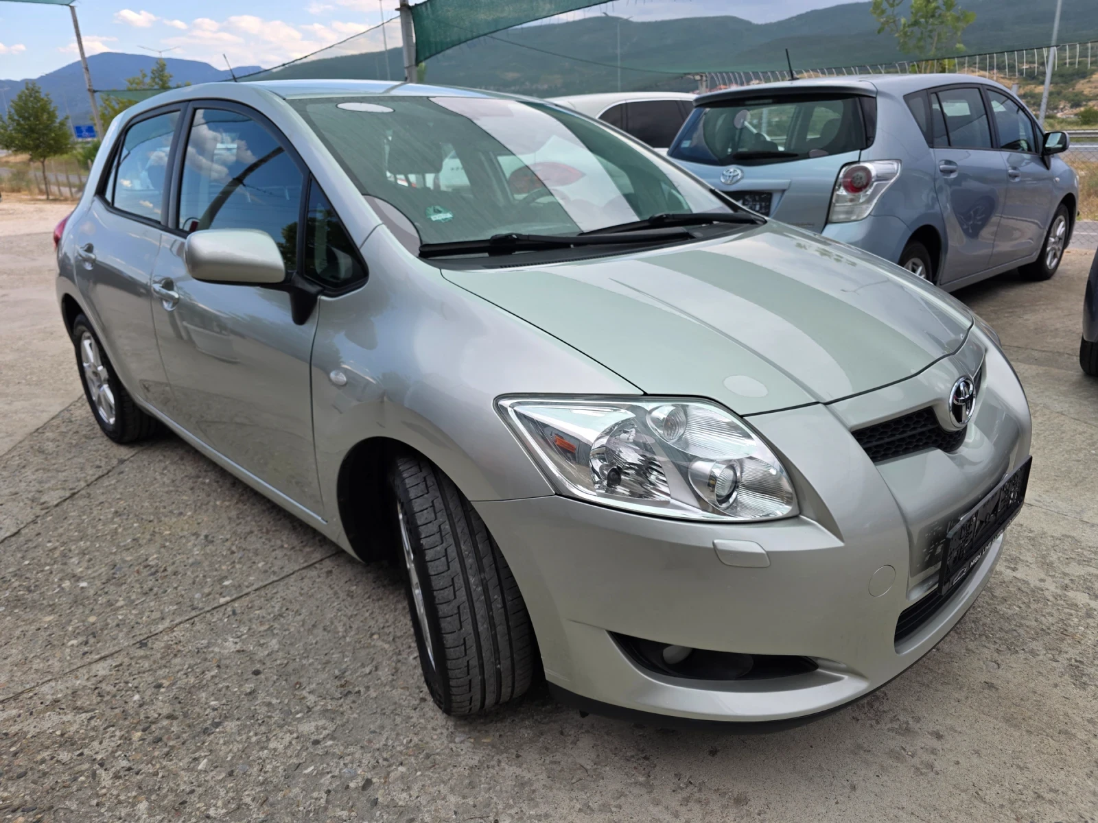 Toyota Auris 1.6 VVTI Автоматик Навигация Парктроник KeyLessGO - изображение 3