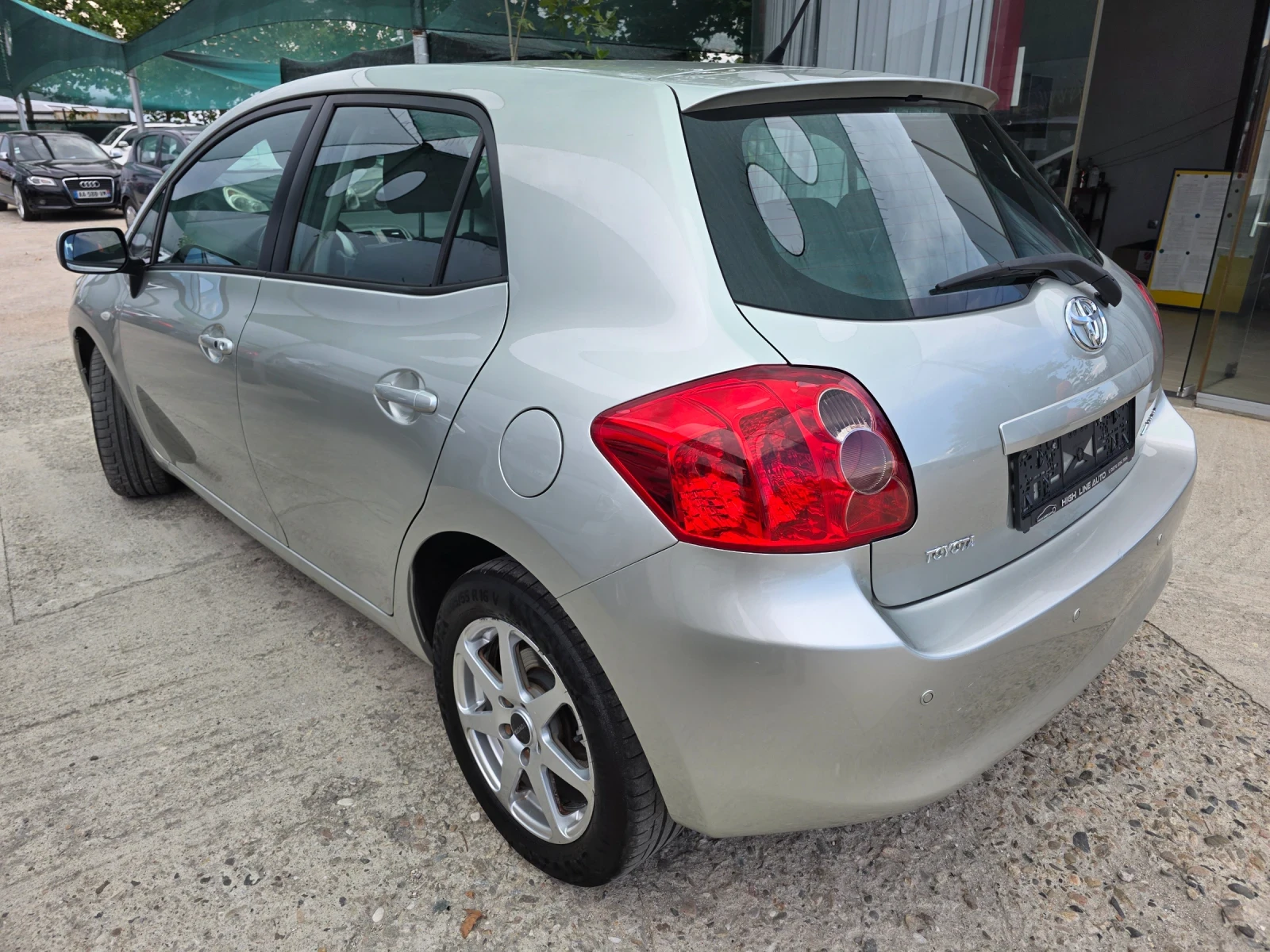 Toyota Auris 1.6 VVTI Автоматик Навигация Парктроник KeyLessGO - изображение 2