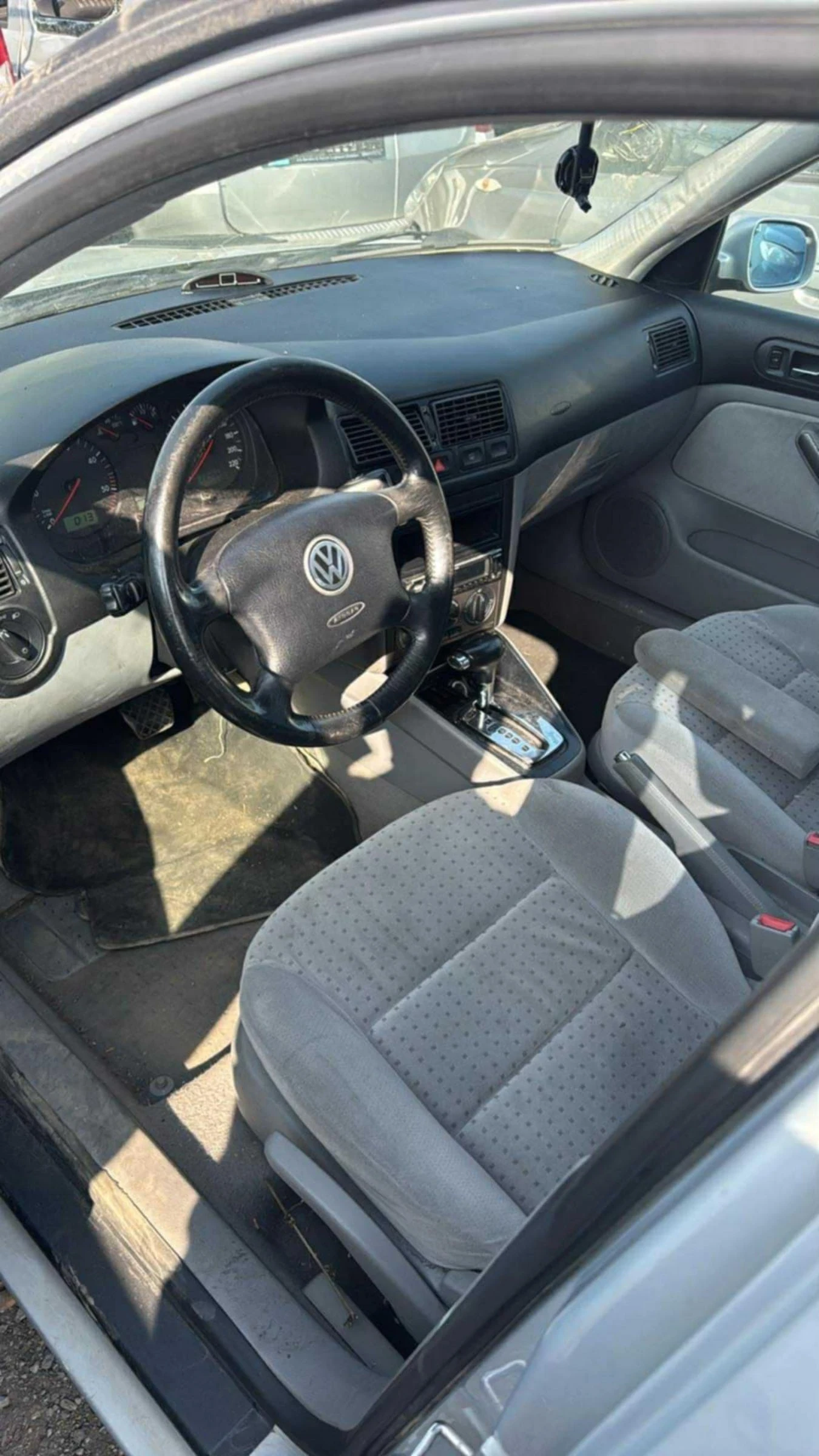 VW Bora 1.9 тди  автомат , снимка 7 - Автомобили и джипове - 53831520