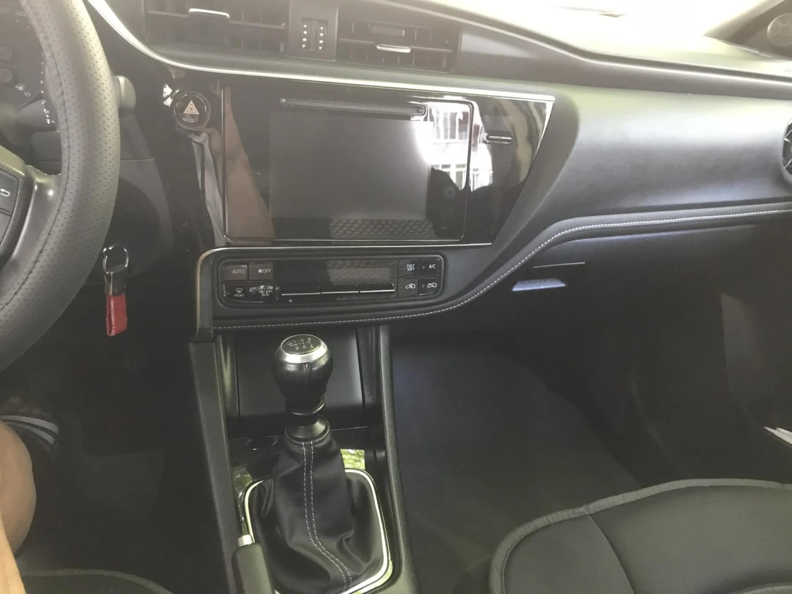 Toyota Auris, снимка 5 - Автомобили и джипове - 53912853