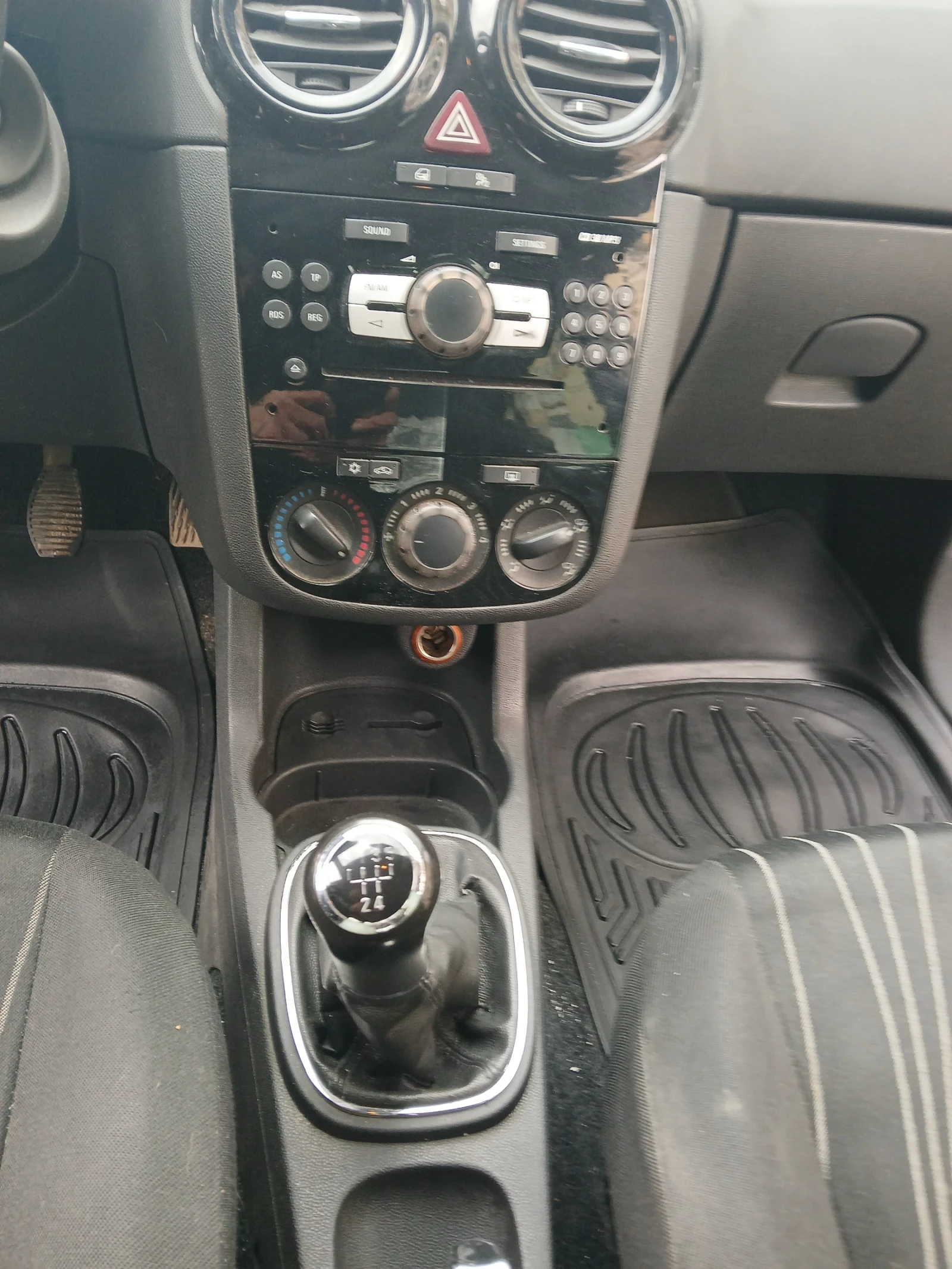 Opel Corsa 1000кубика, снимка 8 - Автомобили и джипове - 54165886