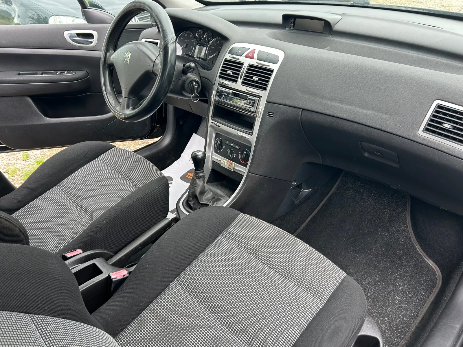 Peugeot 307 1.4i 88k.c., снимка 13 - Автомобили и джипове - 54650141