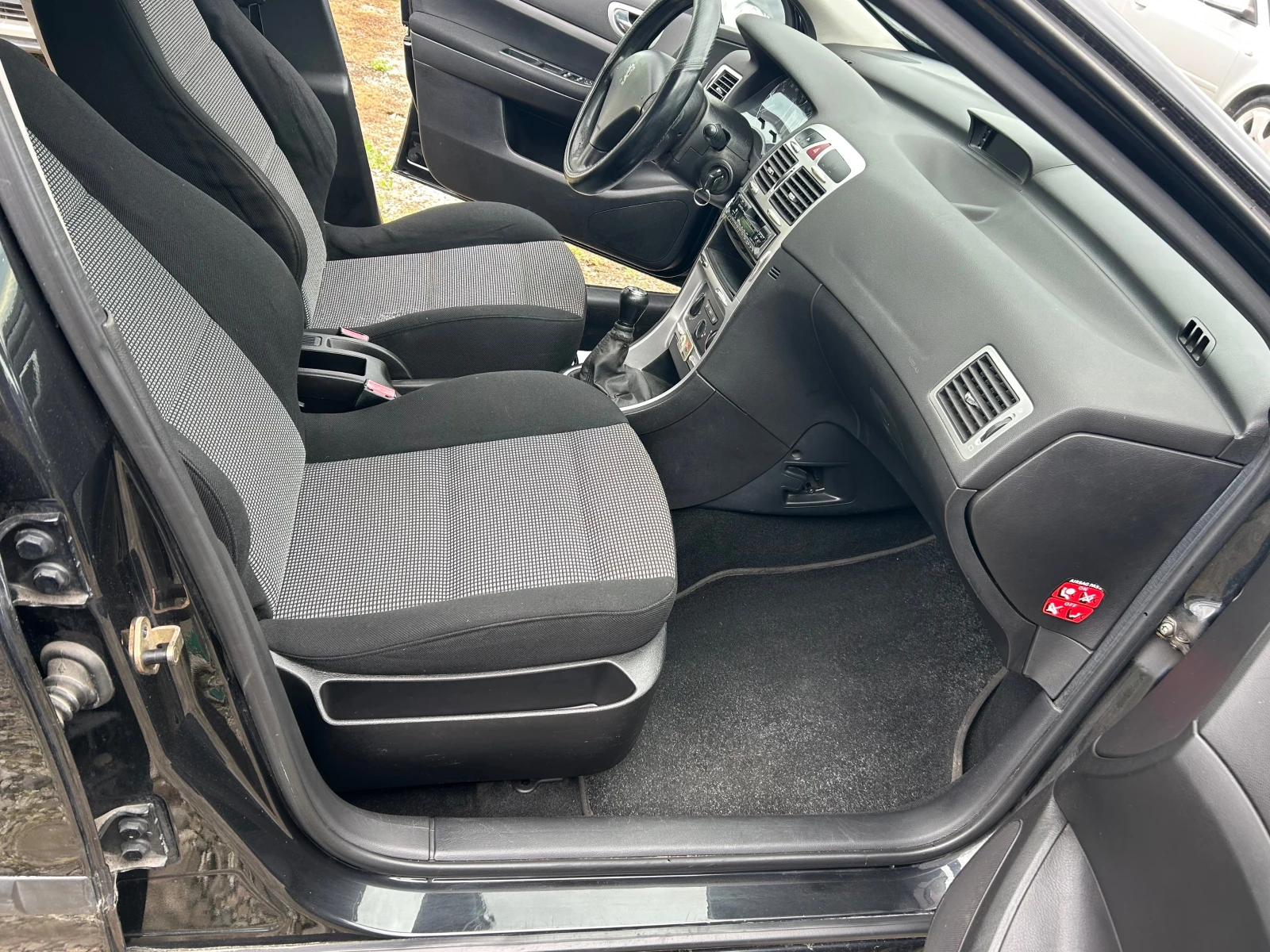 Peugeot 307 1.4i 88k.c., снимка 14 - Автомобили и джипове - 54650141