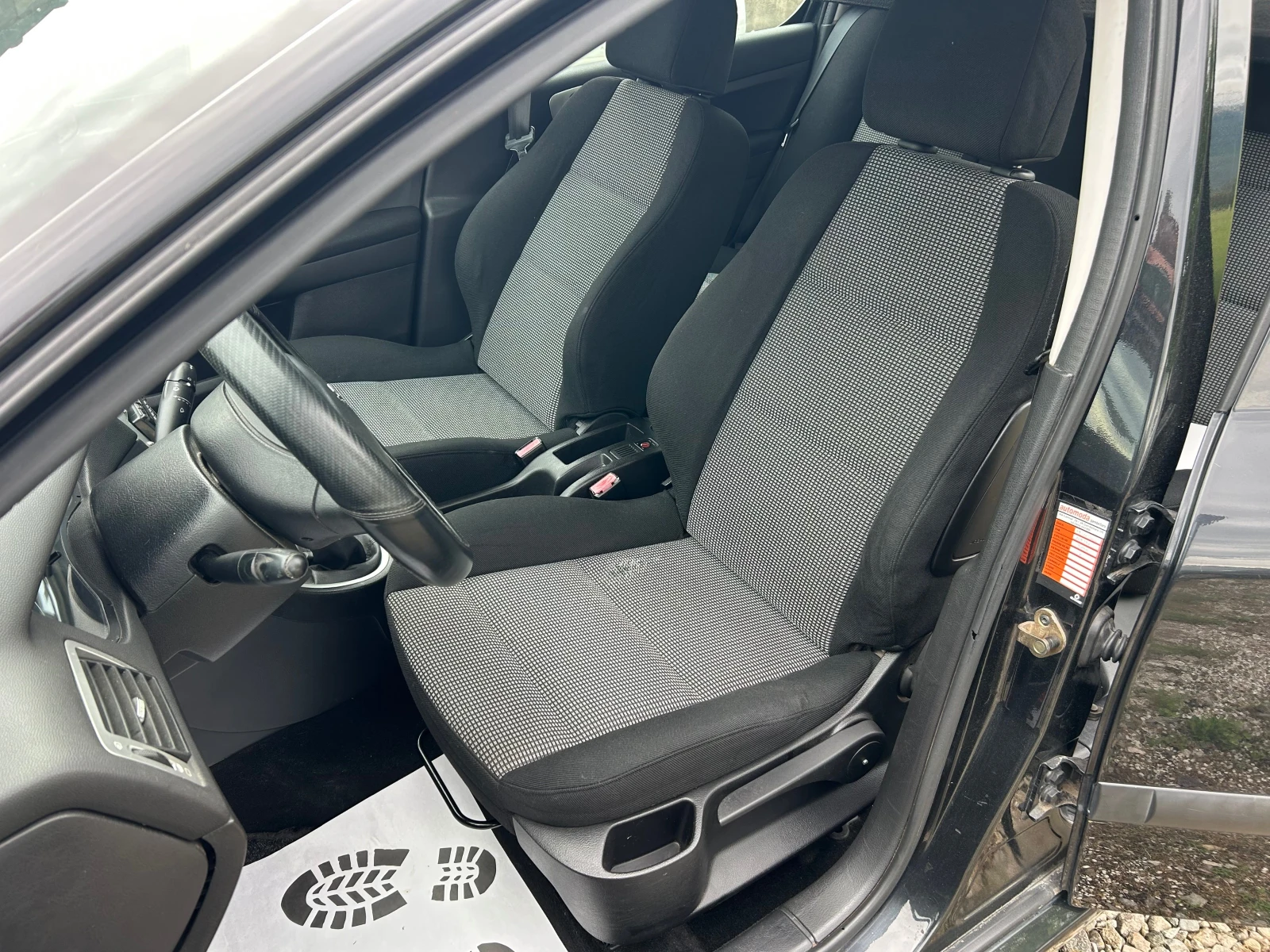 Peugeot 307 1.4i 88k.c., снимка 11 - Автомобили и джипове - 54650141
