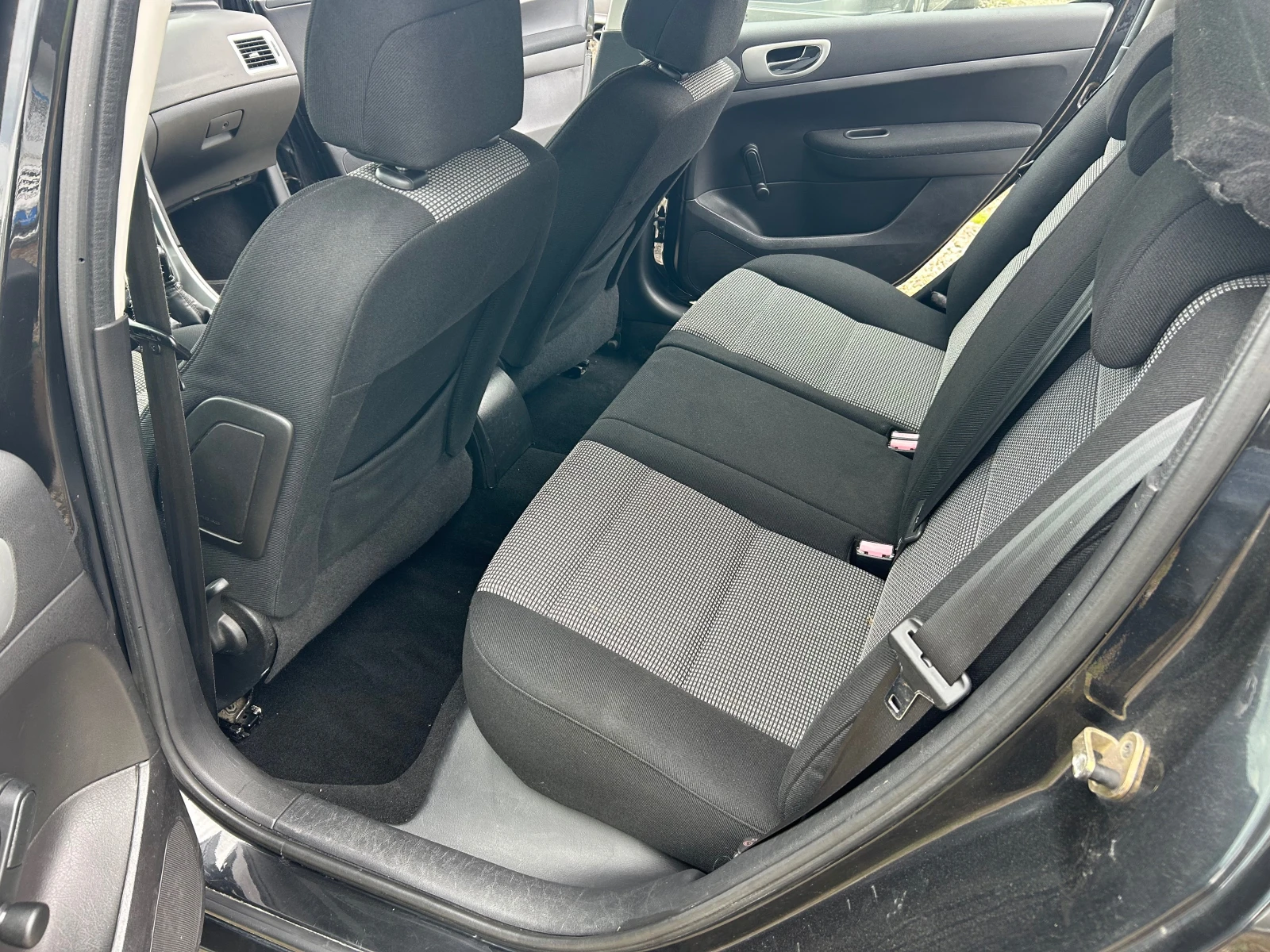 Peugeot 307 1.4i 88k.c., снимка 15 - Автомобили и джипове - 54650141