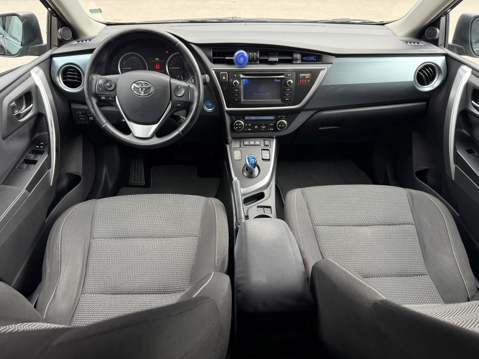 Toyota Auris 1.8 HIBRID Камера Кейлес, снимка 8 - Автомобили и джипове - 54888939