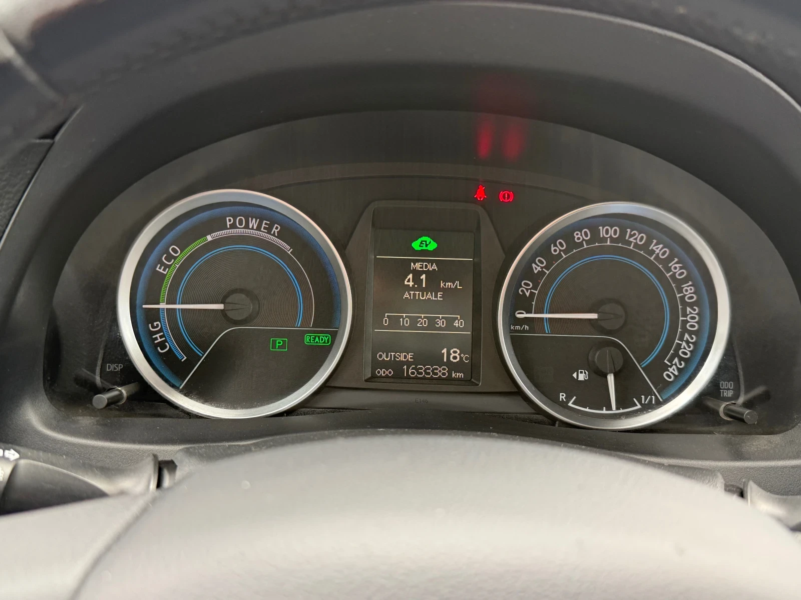 Toyota Auris 1.8 HIBRID Камера Кейлес, снимка 13 - Автомобили и джипове - 54888939