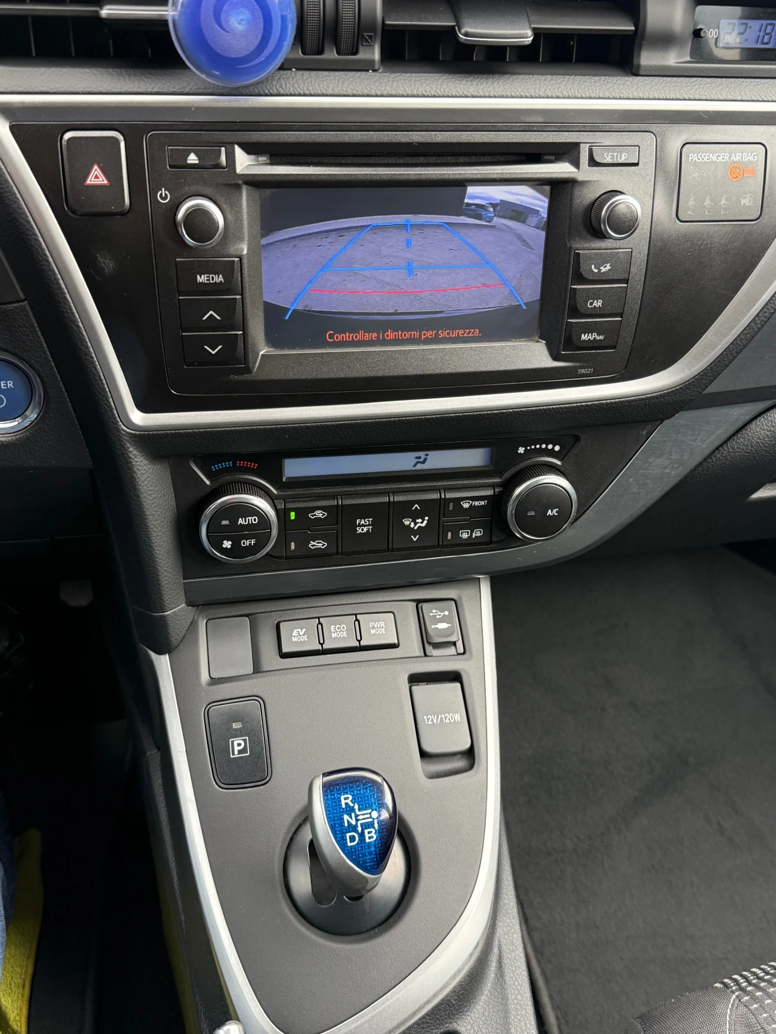 Toyota Auris 1.8 HIBRID Камера Кейлес, снимка 14 - Автомобили и джипове - 54888939