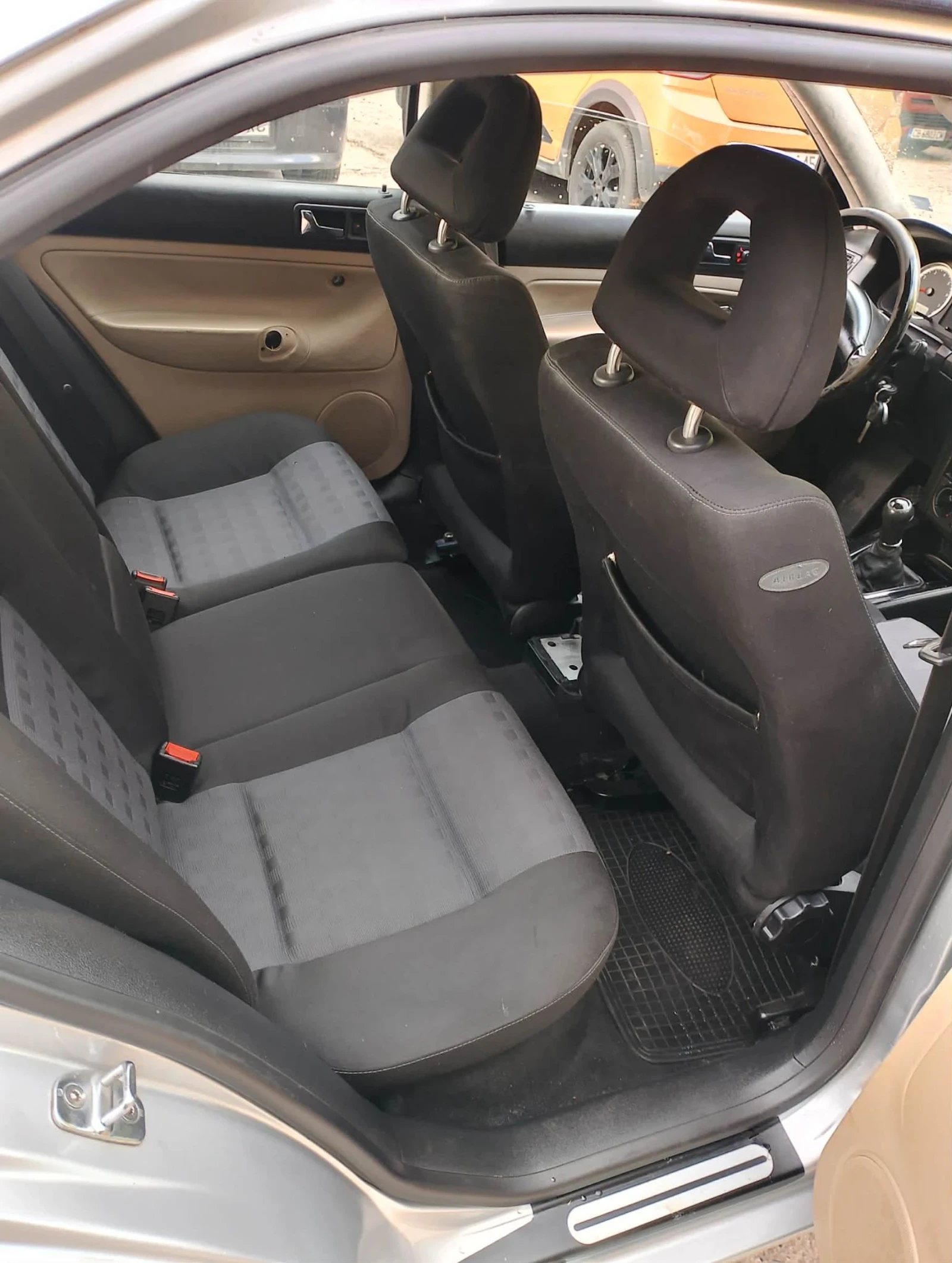 VW Bora 1.6 , снимка 7 - Автомобили и джипове - 55341730