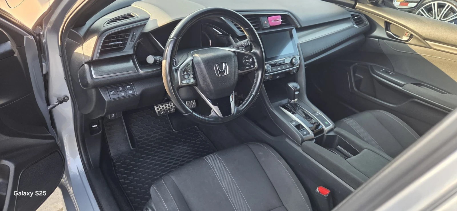 Honda Civic 1.0VTEC TURBO CVT+ Navi (Elegance), снимка 14 - Автомобили и джипове - 55774917
