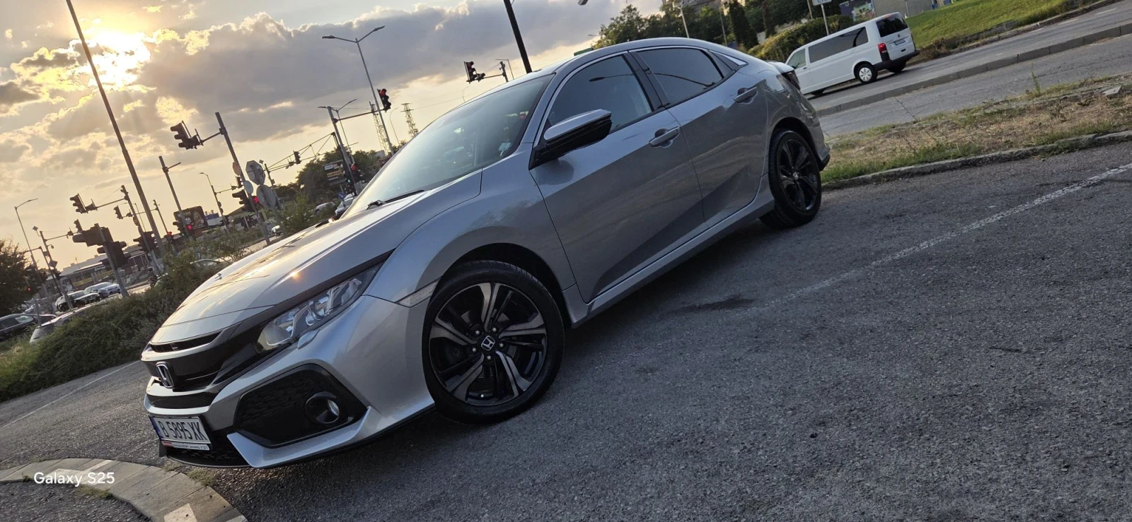 Honda Civic 1.0VTEC TURBO CVT+ Navi (Elegance), снимка 3 - Автомобили и джипове - 55774917