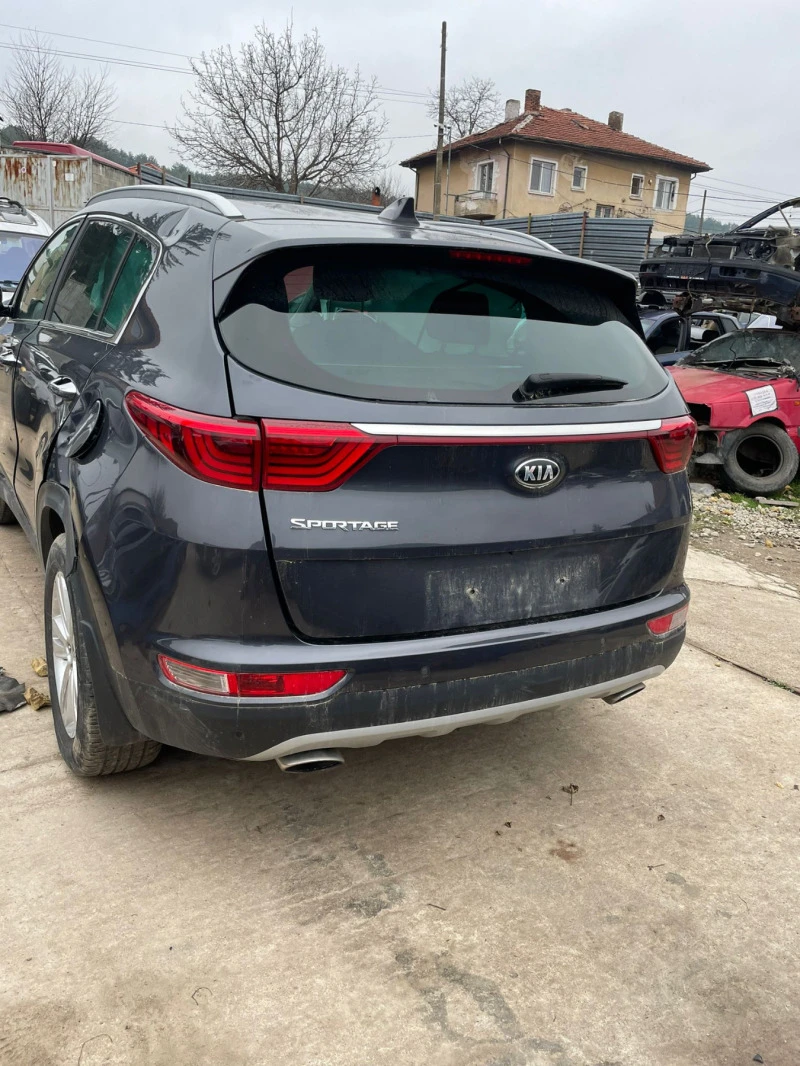 Kia Sportage, снимка 4 - Автомобили и джипове - 45090193