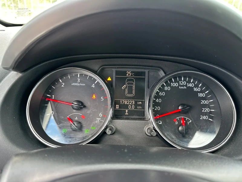 Nissan Qashqai 1.6 DCI Faselift 132kc, снимка 13 - Автомобили и джипове - 51554205