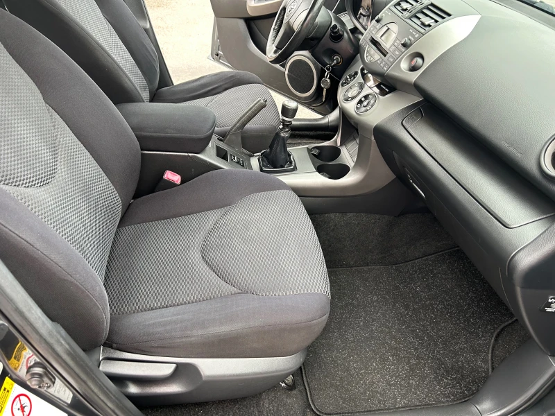Toyota Rav4 2.2-136к., снимка 12 - Автомобили и джипове - 53021272