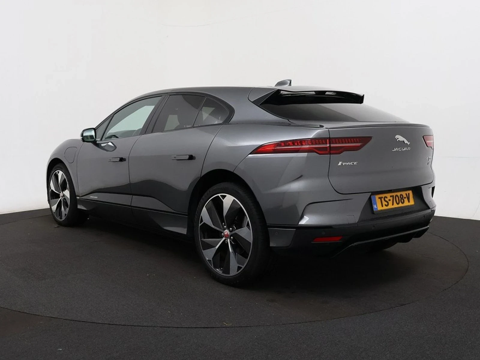 Jaguar I-Pace Full First edition panorama  - изображение 5