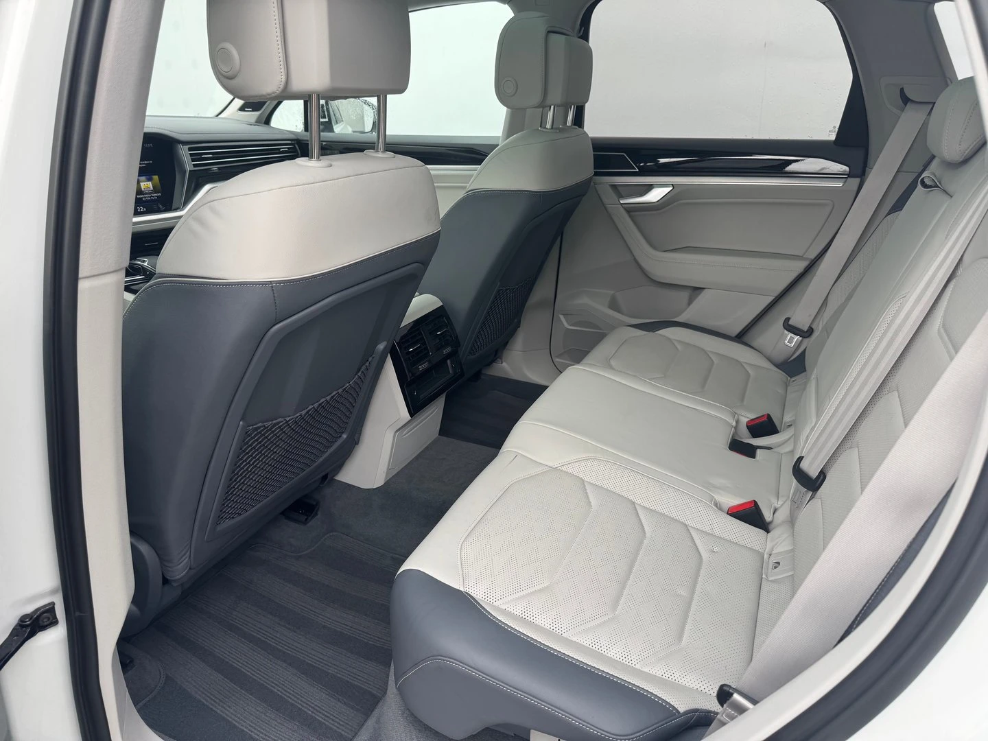 VW Touareg, снимка 8 - Автомобили и джипове - 55650311
