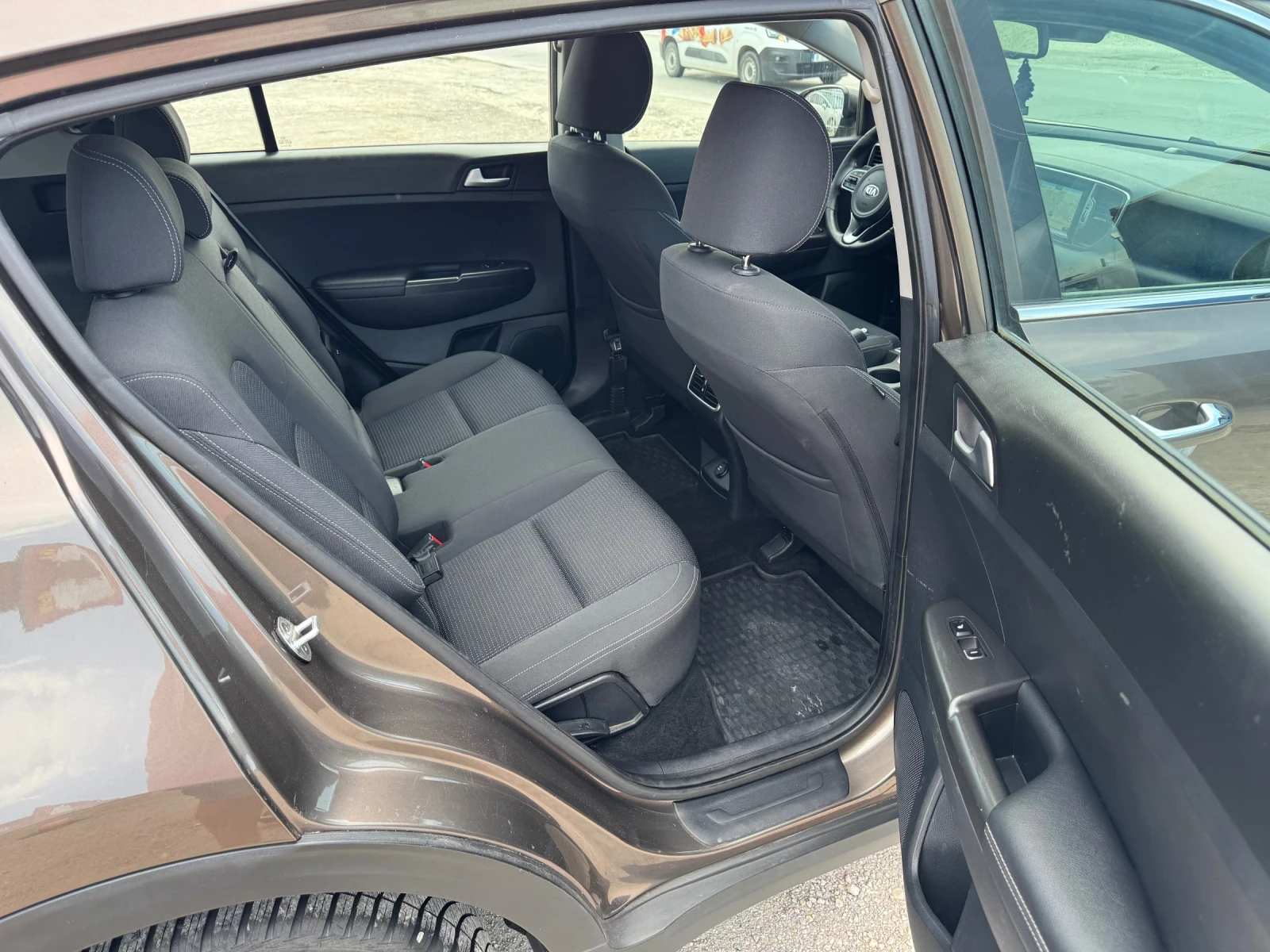 Kia Sportage 1.6 GDI EX+ , снимка 13 - Автомобили и джипове - 54780323