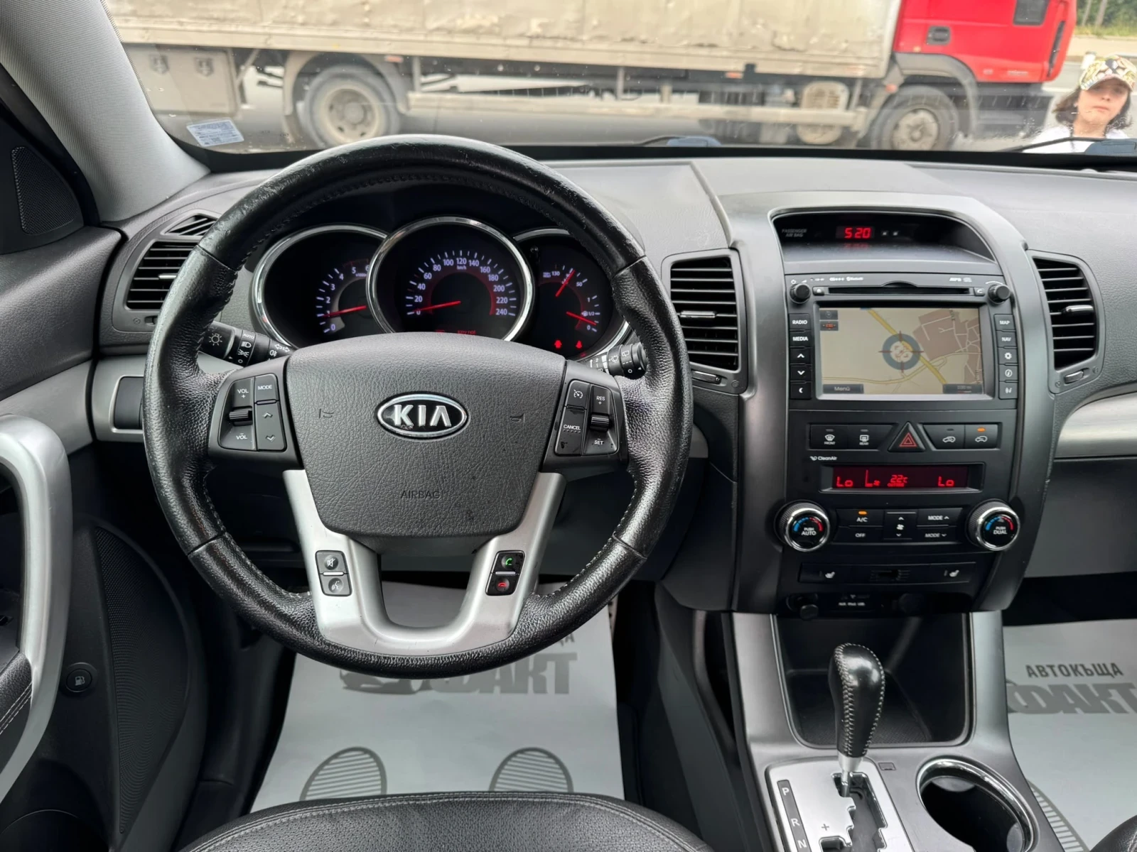 Kia Sorento 2.0CRDi/4х4/AVTOMAT/КОЖА/NAVI, снимка 8 - Автомобили и джипове - 55142027