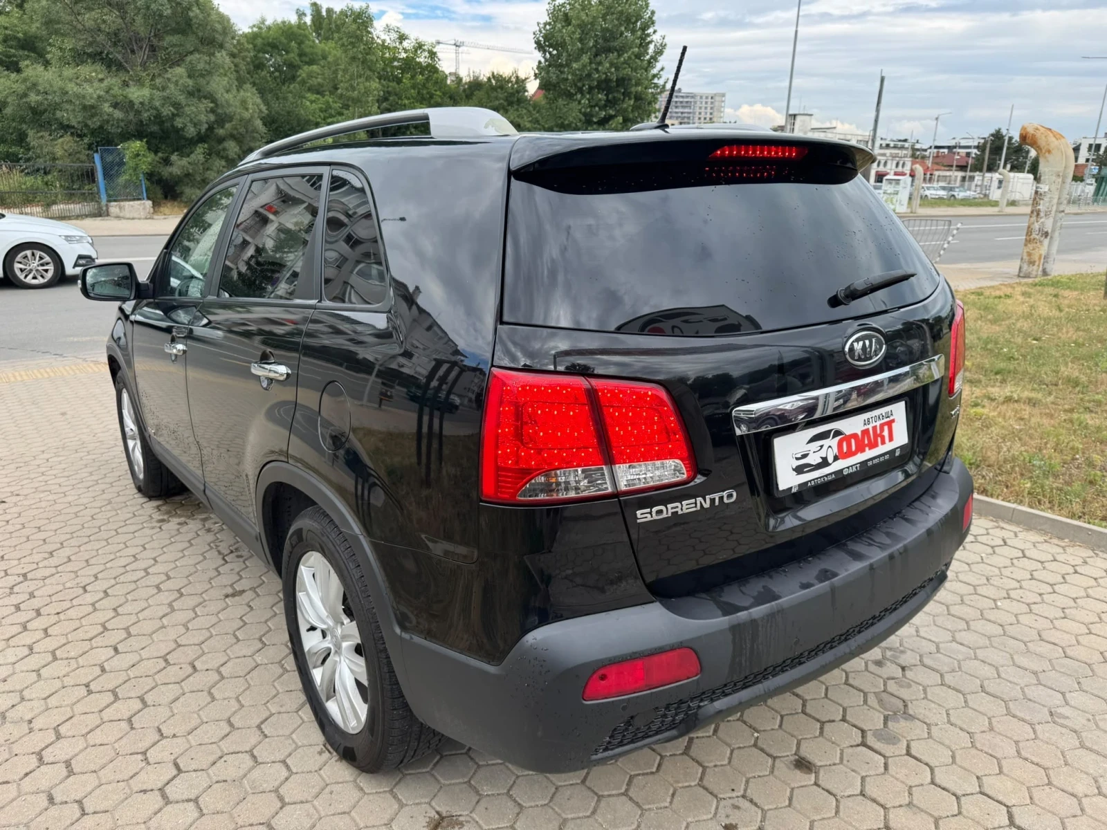 Kia Sorento 2.0CRDi/4х4/AVTOMAT/КОЖА/NAVI, снимка 5 - Автомобили и джипове - 55142027