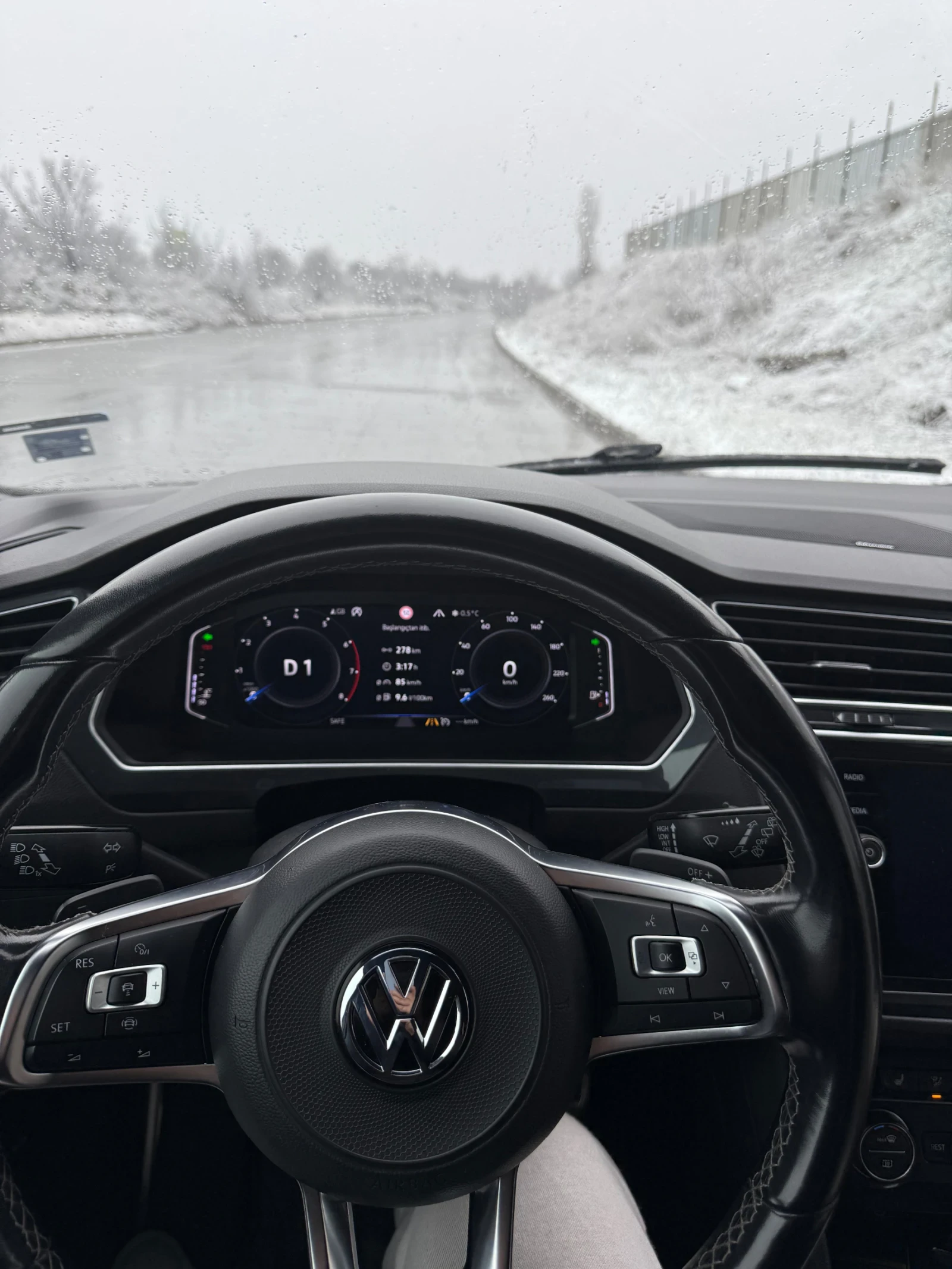 VW Tiguan, снимка 7 - Автомобили и джипове - 55175809