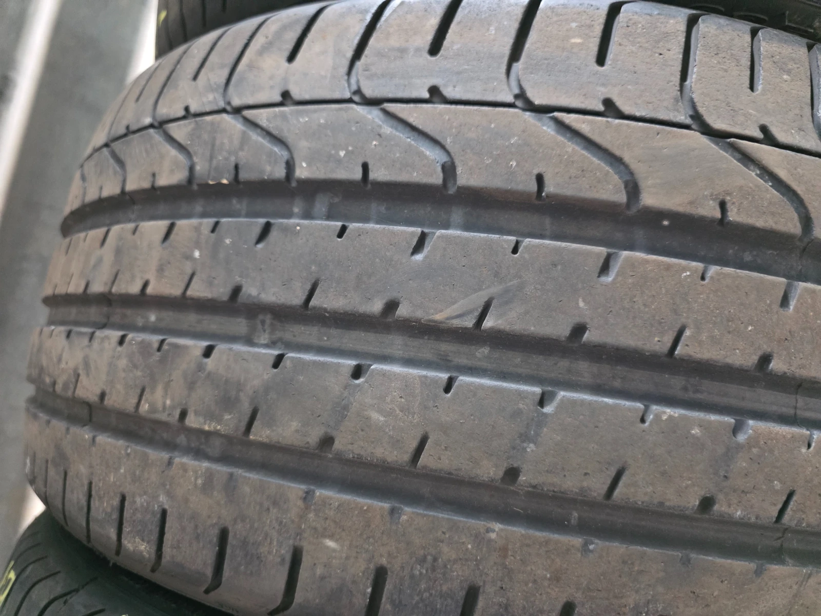 Гуми Летни 235/35R19, снимка 3 - Гуми и джанти - 55272494