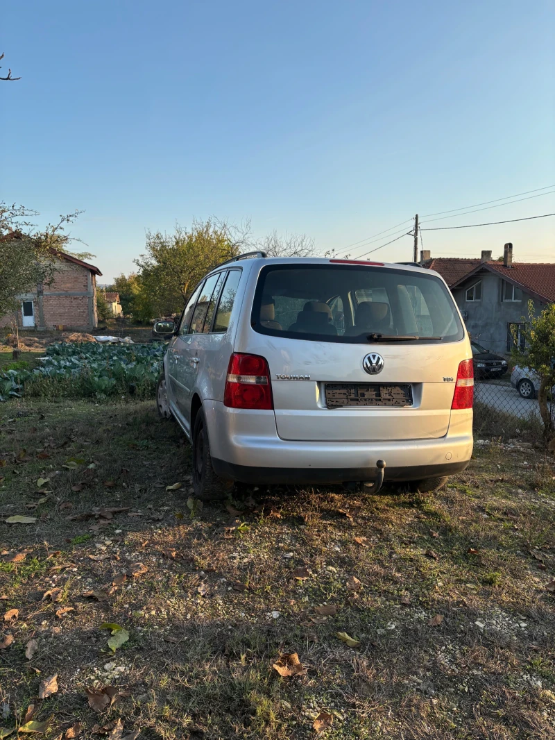 VW Touran, снимка 2 - Автомобили и джипове - 52215019