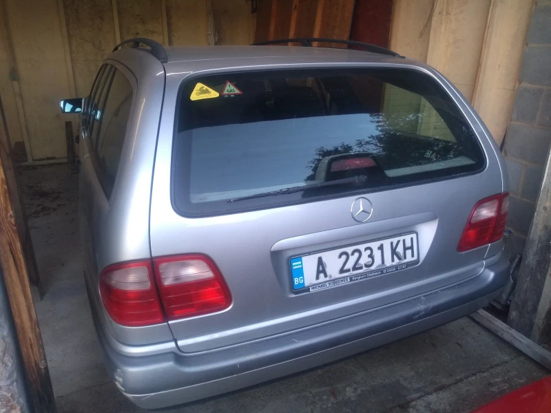 Mercedes-Benz E 230 2300, снимка 4 - Автомобили и джипове - 53248820