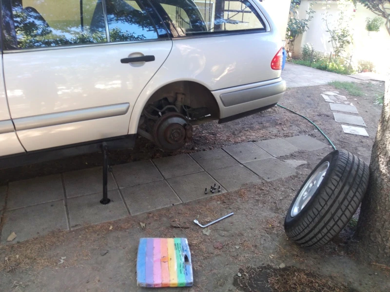 Mercedes-Benz E 230 2300, снимка 14 - Автомобили и джипове - 53248820