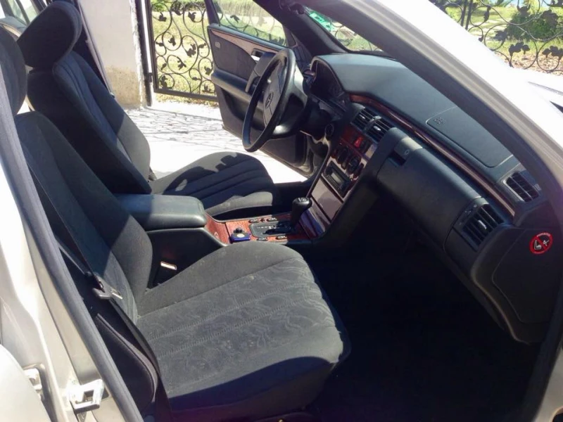 Mercedes-Benz E 230 2300, снимка 10 - Автомобили и джипове - 53248820
