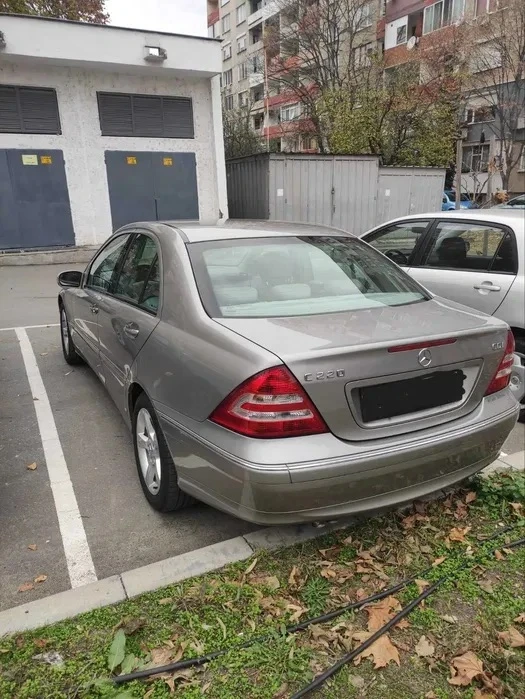 Mercedes-Benz C 220 На части , снимка 2 - Автомобили и джипове - 47643897