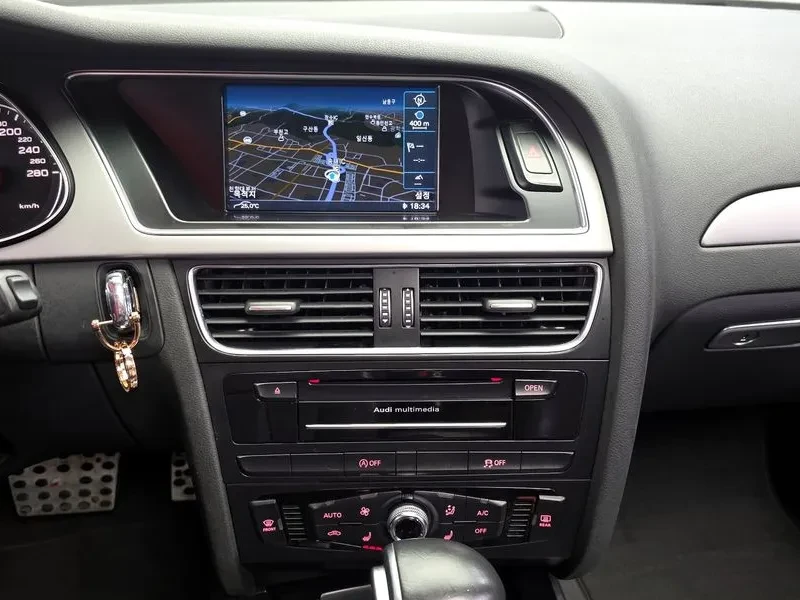 Audi A4 2.0 TDI, снимка 14 - Автомобили и джипове - 54143592