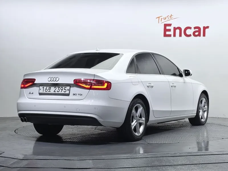 Audi A4 2.0 TDI, снимка 2 - Автомобили и джипове - 54143592