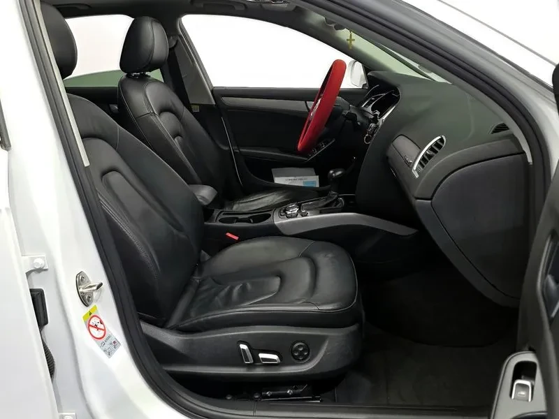 Audi A4 2.0 TDI, снимка 11 - Автомобили и джипове - 54143592