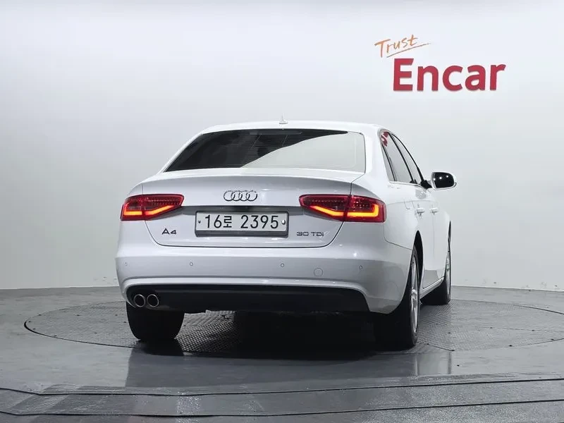 Audi A4 2.0 TDI, снимка 4 - Автомобили и джипове - 54143592