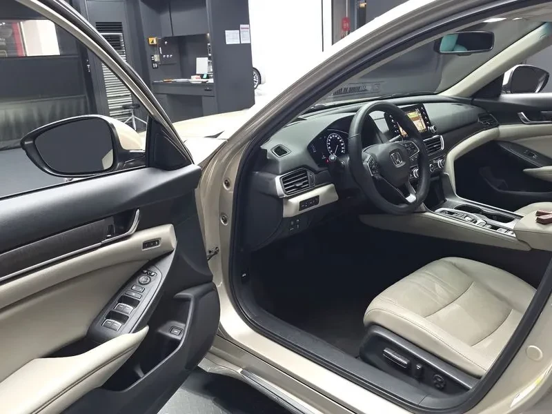 Honda Accord 2.0 Hybrid Touring, снимка 10 - Автомобили и джипове - 55985359