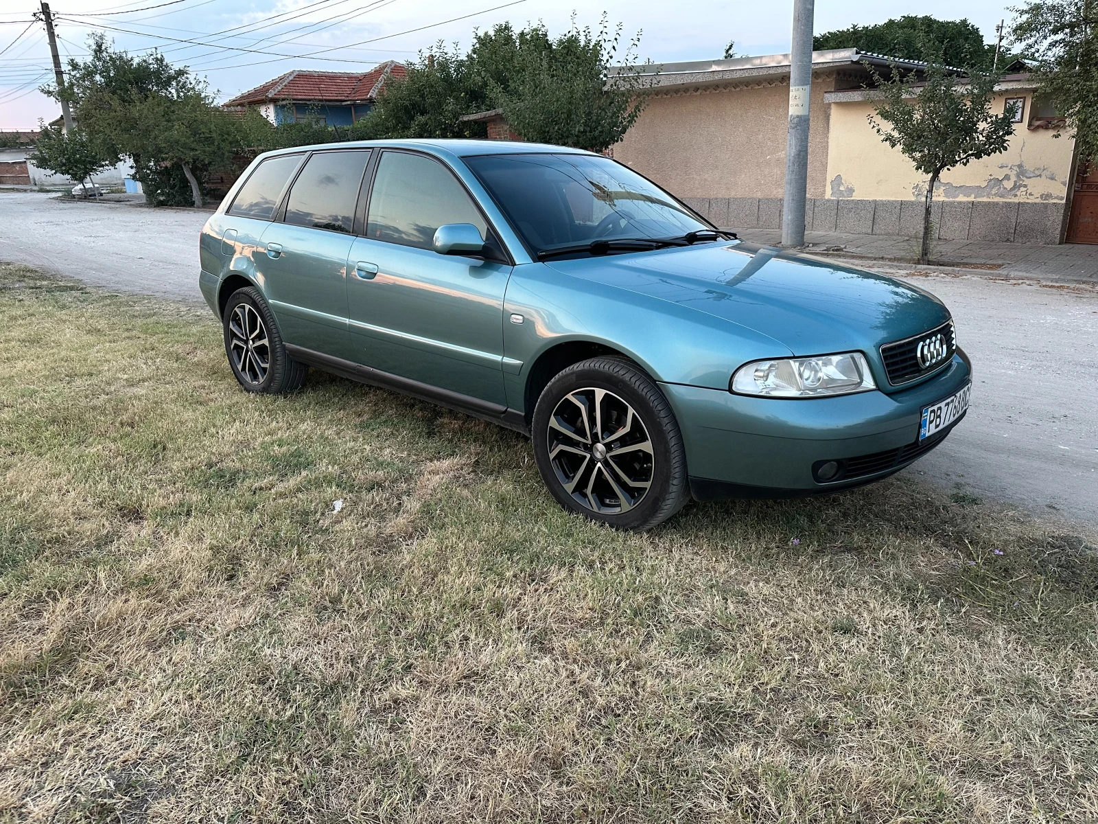Audi A4 Комби - изображение 4