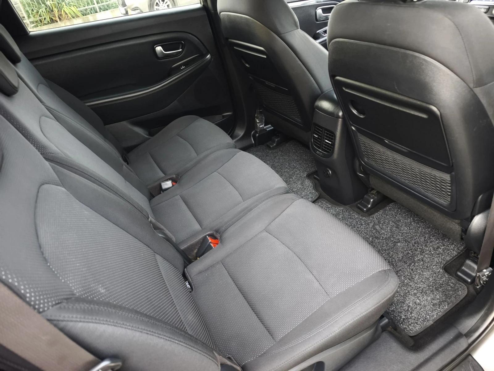 Kia Carens 1.7d EVRO 6B 7M FULL SERVICE NEW !!! - изображение 10