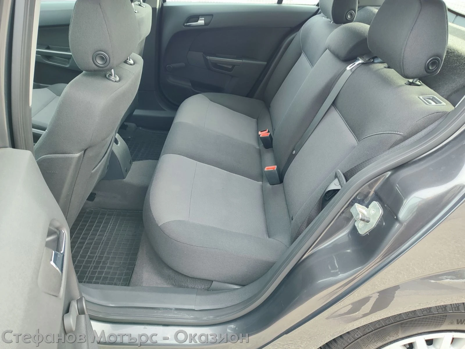 Opel Astra 1.6 (116hp) МТ5, снимка 13 - Автомобили и джипове - 54227463