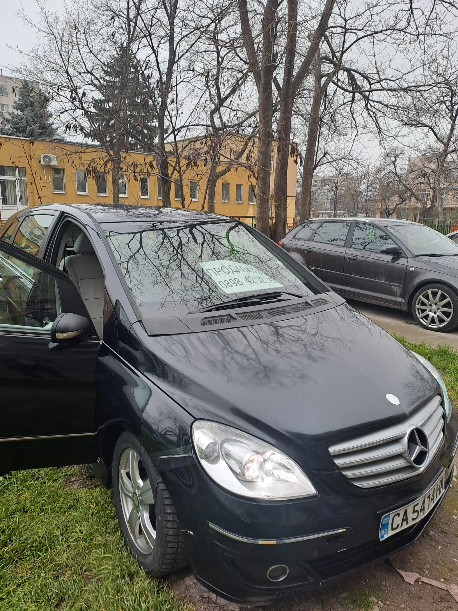 Mercedes-Benz B 180