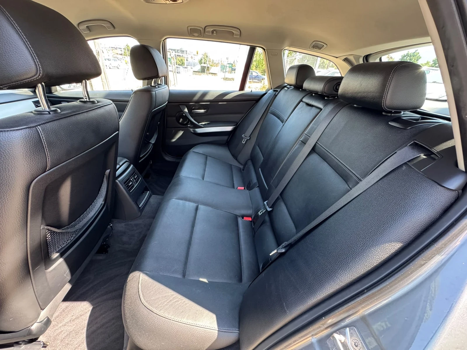 BMW 320 xDrive/AVTOMAT, снимка 13 - Автомобили и джипове - 55427779