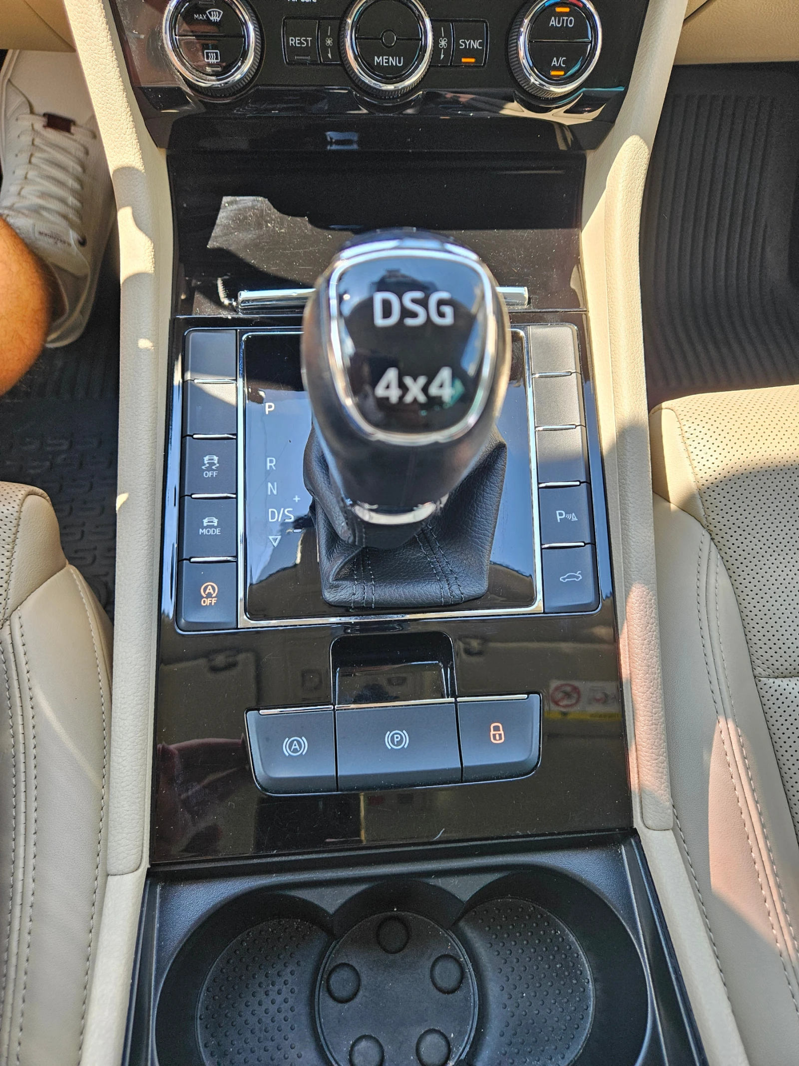 Skoda Superb Laurin & Klement (L&K), снимка 8 - Автомобили и джипове - 55573685