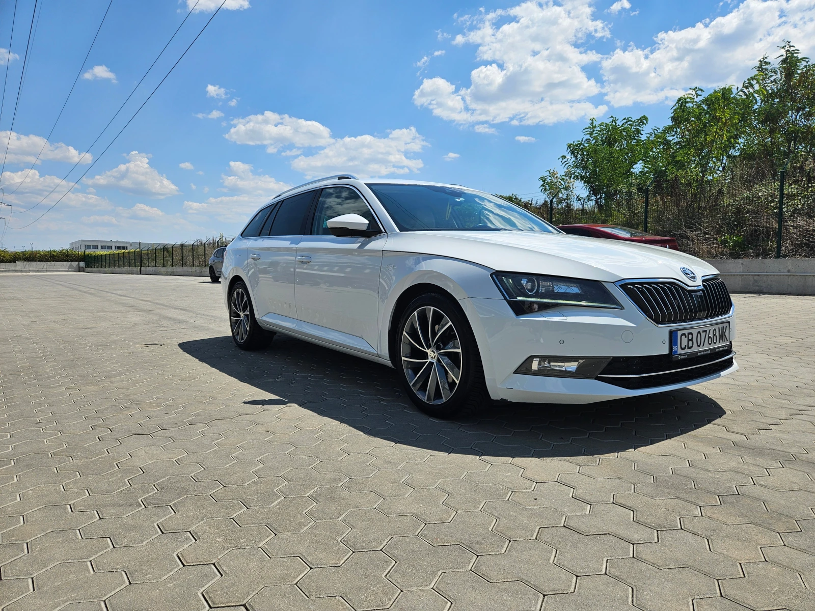 Skoda Superb Laurin & Klement (L&K), снимка 2 - Автомобили и джипове - 55573685