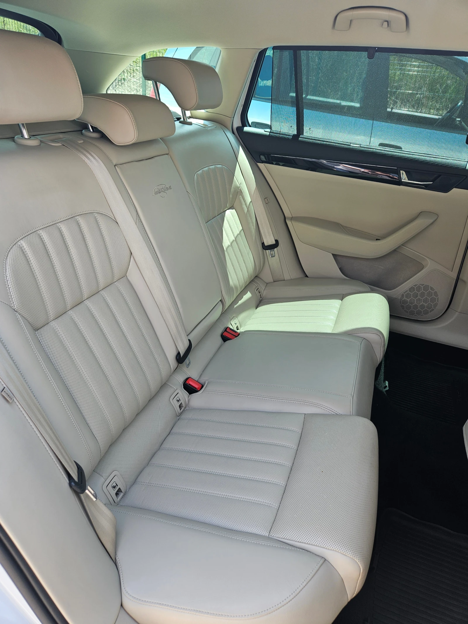 Skoda Superb Laurin & Klement (L&K), снимка 14 - Автомобили и джипове - 55573685