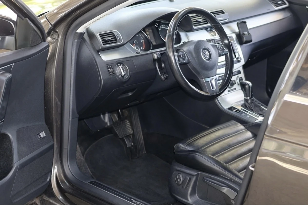 VW Passat 2.0 TDI, снимка 7 - Автомобили и джипове - 55728431