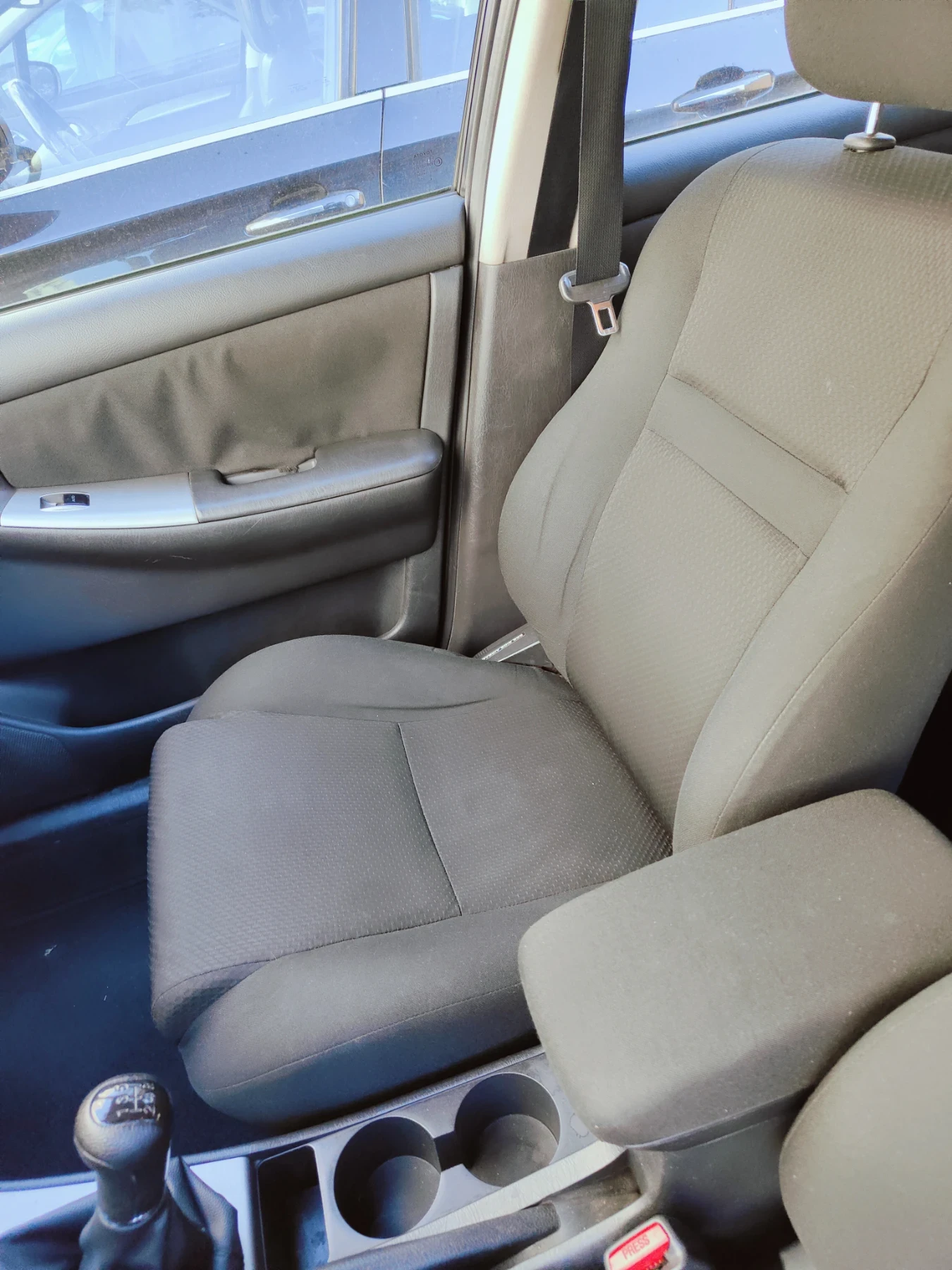 Toyota Corolla 2.0 D4D, снимка 11 - Автомобили и джипове - 56120361