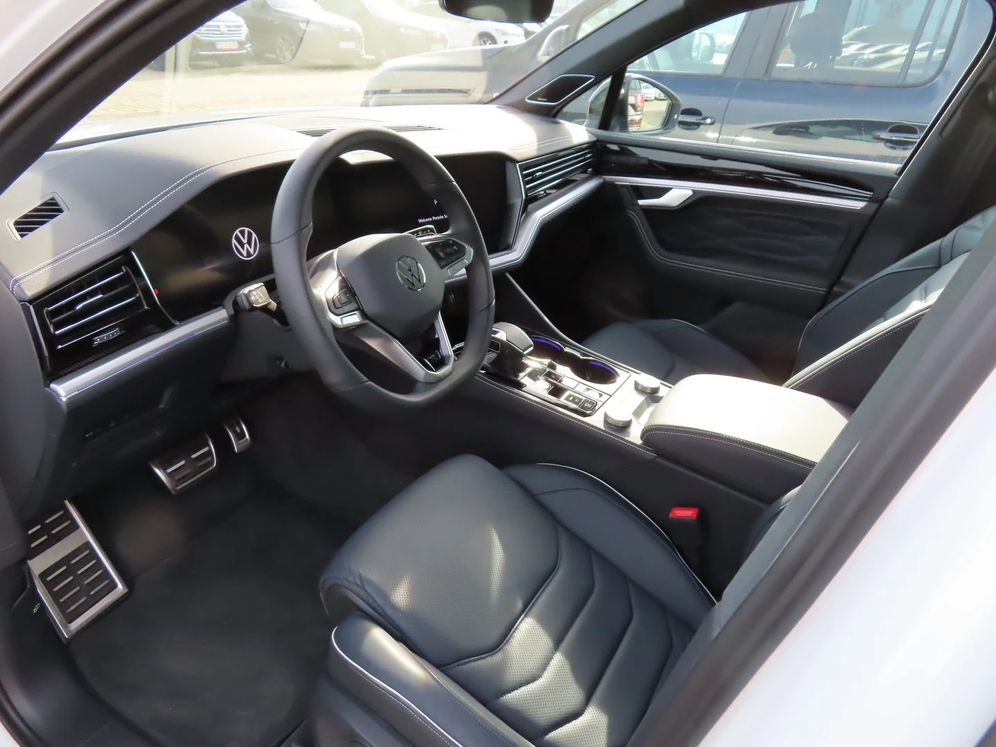 VW Touareg R-Line PA 3.0 V6 TDI SCR 4MOT - изображение 4
