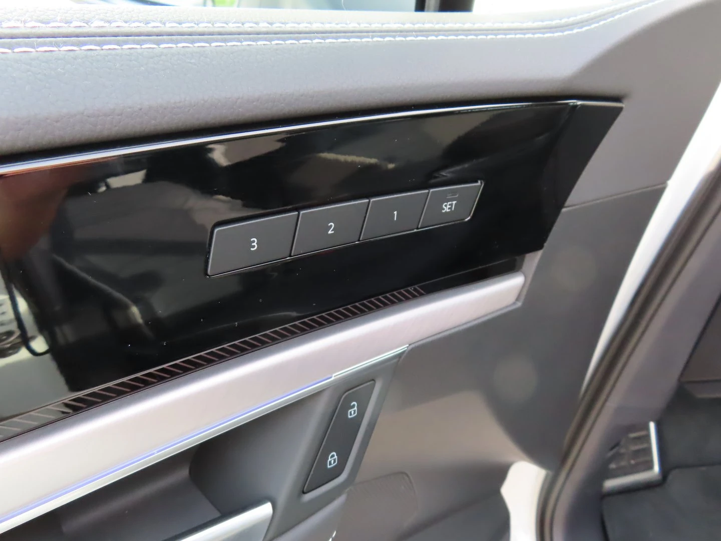 VW Touareg R-Line PA 3.0 V6 TDI SCR 4MOT | Mobile.bg   13